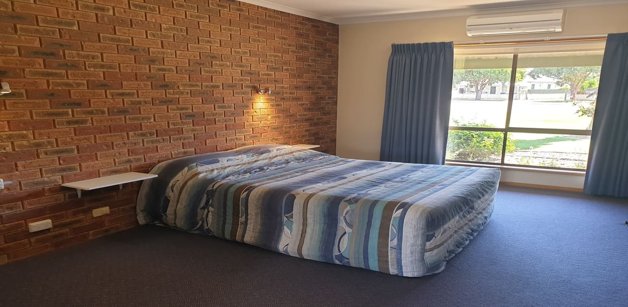 Finley Palm Motor Inn